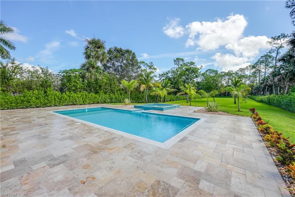 1890 Oakes Blvd, Naples, FL 34119-10