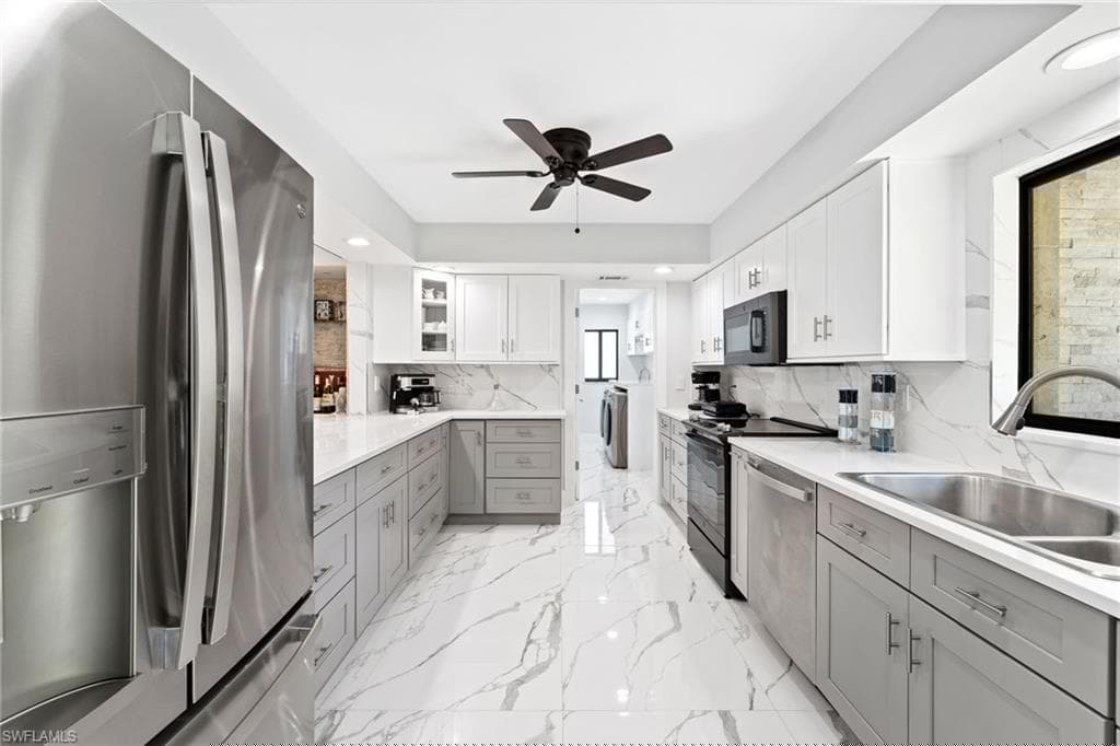 1890 Oakes Blvd, Naples, FL 34119-11