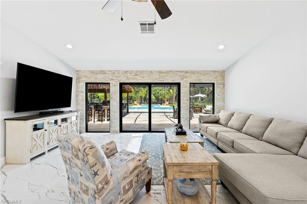 1890 Oakes Blvd, Naples, FL 34119-15