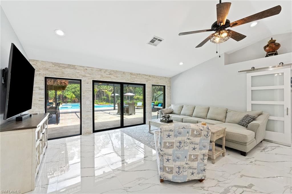 1890 Oakes Blvd, Naples, FL 34119-17