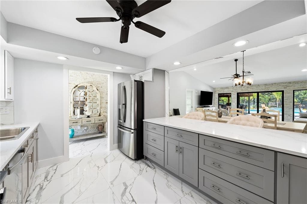 1890 Oakes Blvd, Naples, FL 34119-18