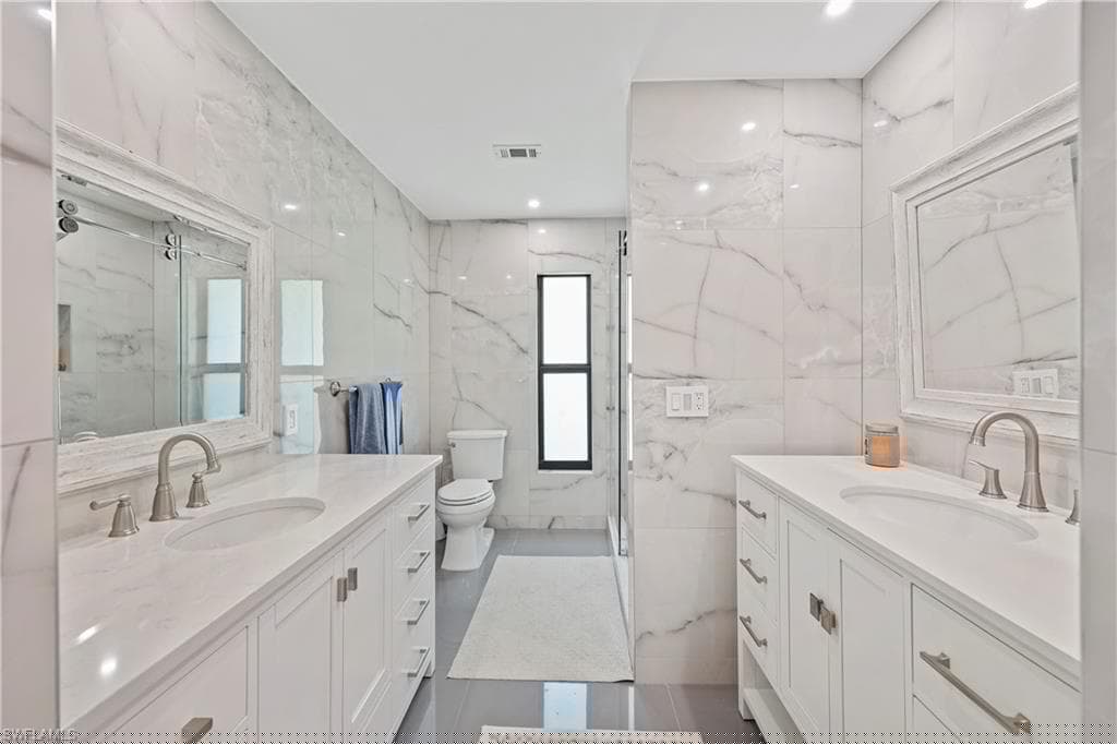 1890 Oakes Blvd, Naples, FL 34119-20