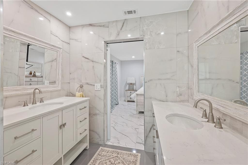 1890 Oakes Blvd, Naples, FL 34119-21