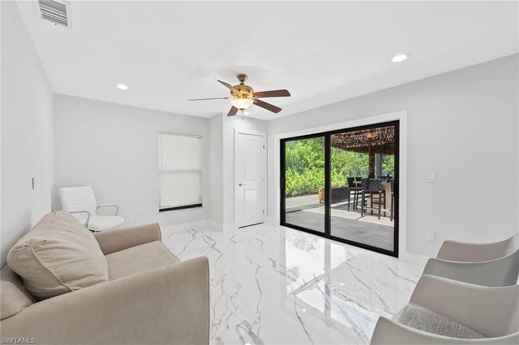 1890 Oakes Blvd, Naples, FL 34119-22