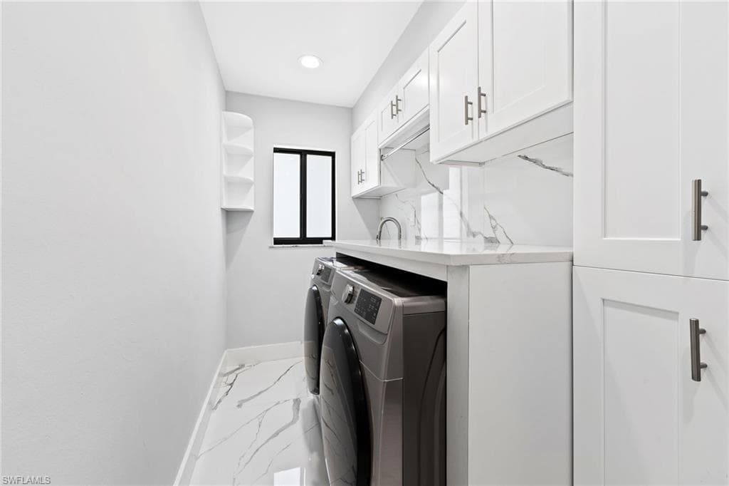 1890 Oakes Blvd, Naples, FL 34119-26