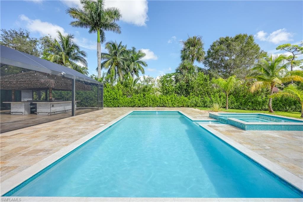1890 Oakes Blvd, Naples, FL 34119-2