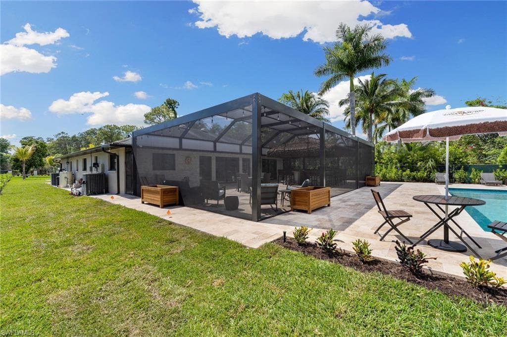 1890 Oakes Blvd, Naples, FL 34119-32