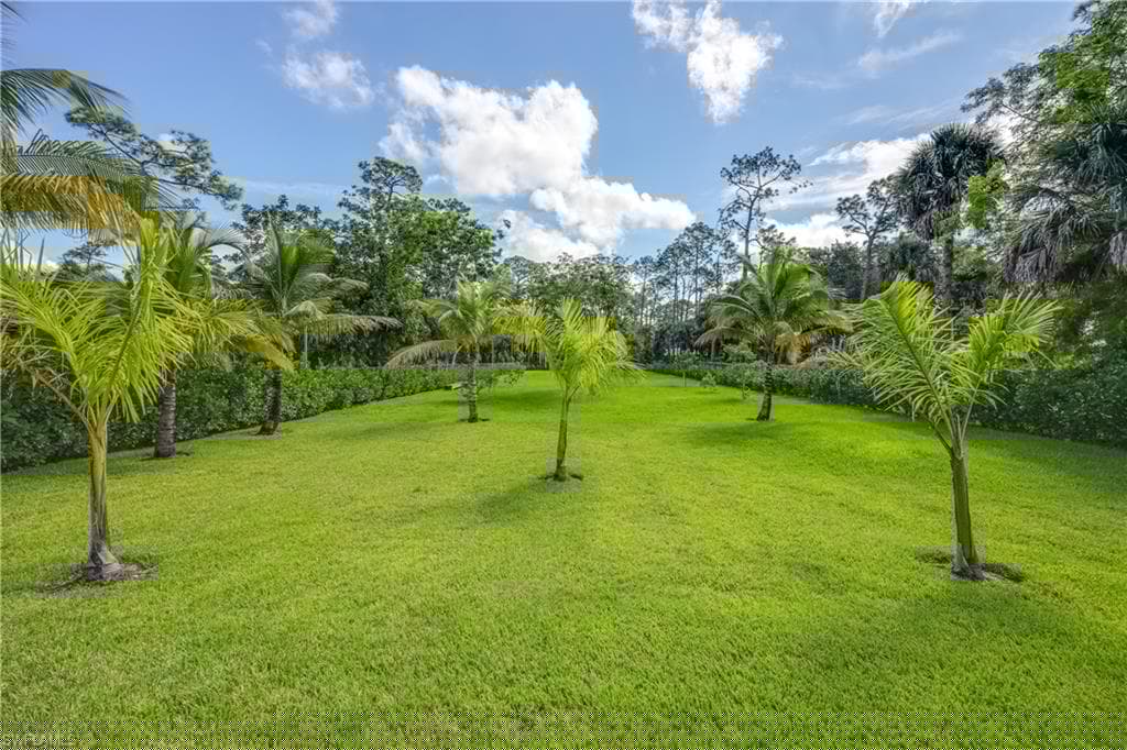 1890 Oakes Blvd, Naples, FL 34119-33