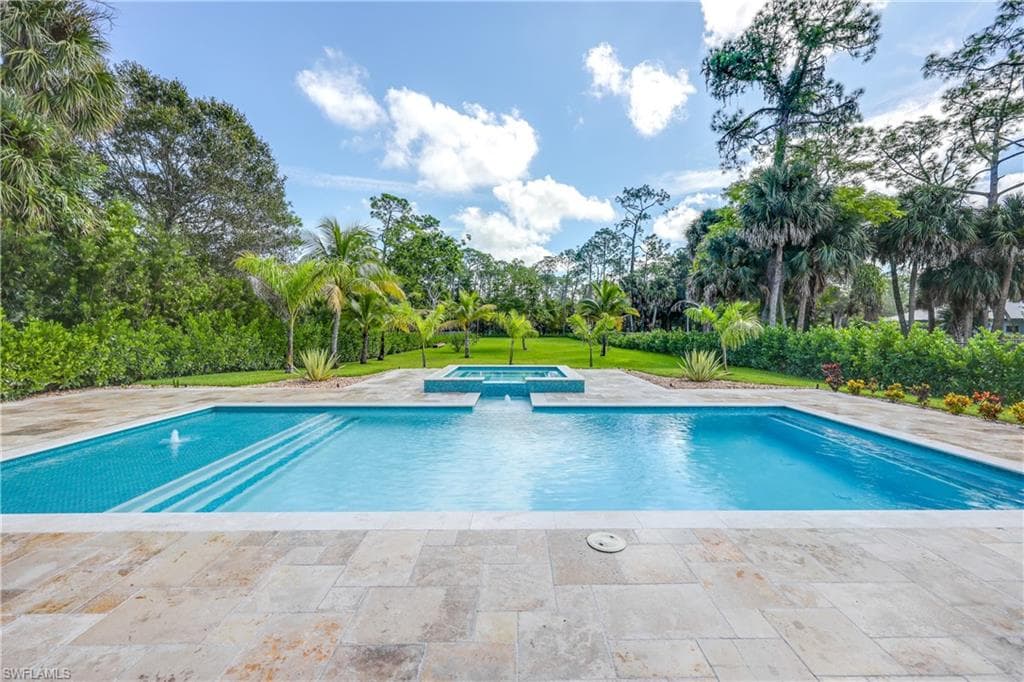 1890 Oakes Blvd, Naples, FL 34119-34