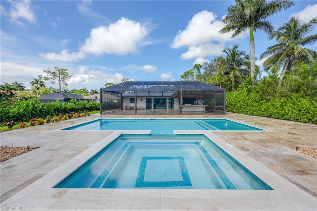 1890 Oakes Blvd, Naples, FL 34119-35