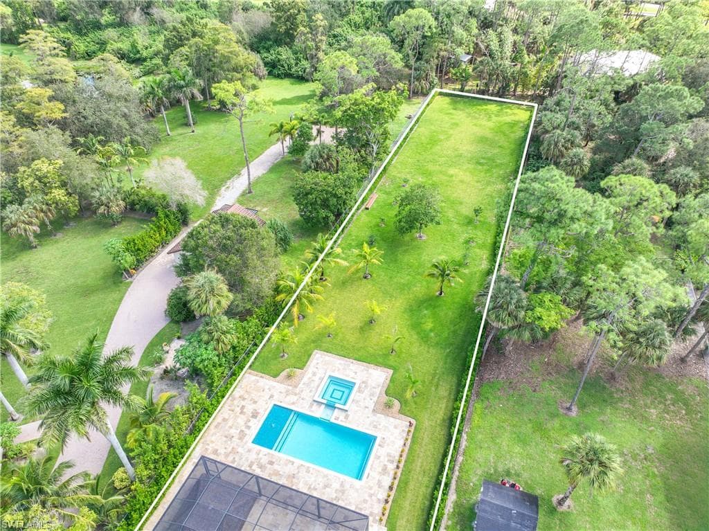 1890 Oakes Blvd, Naples, FL 34119-37
