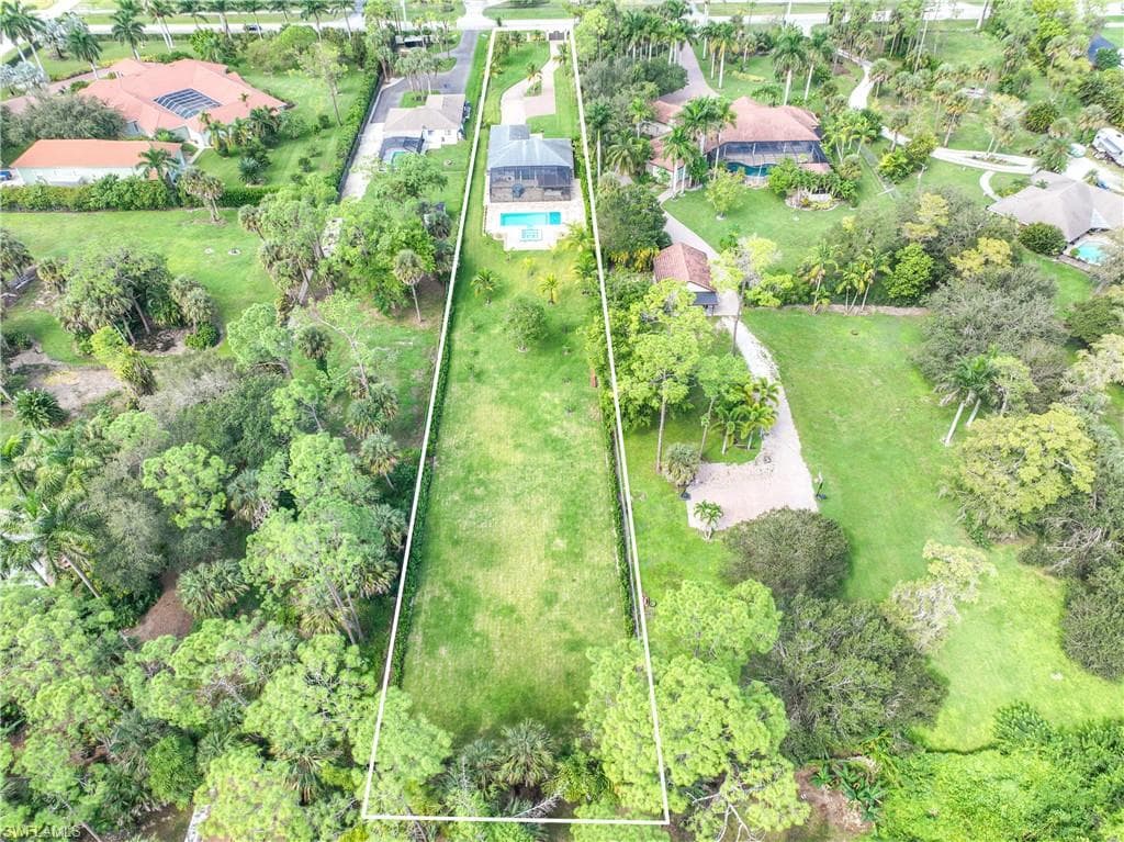 1890 Oakes Blvd, Naples, FL 34119-38