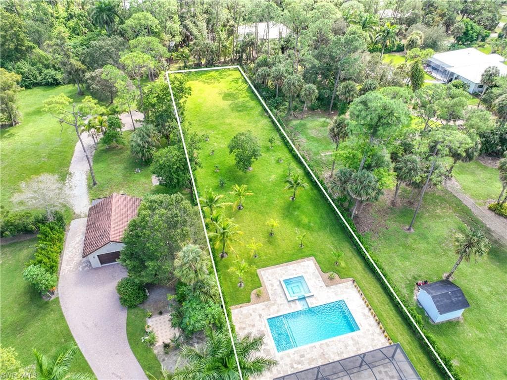 1890 Oakes Blvd, Naples, FL 34119-3