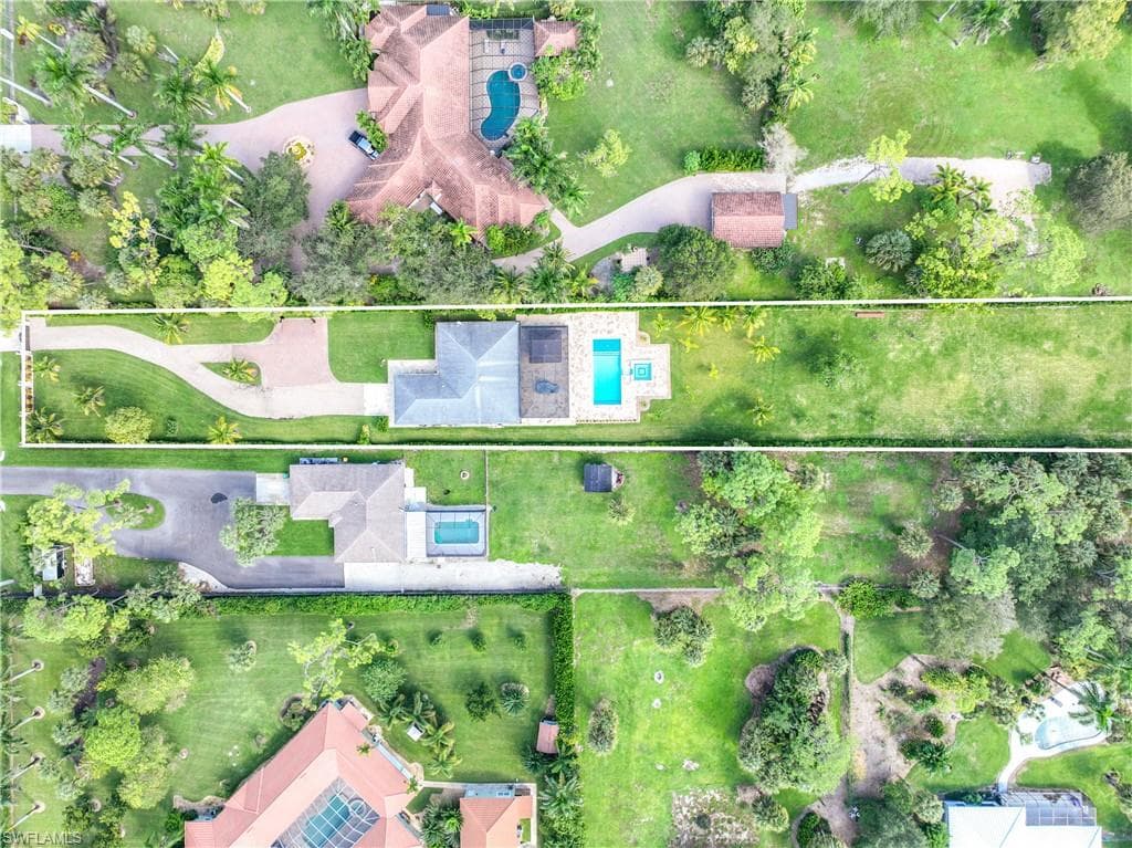 1890 Oakes Blvd, Naples, FL 34119-41