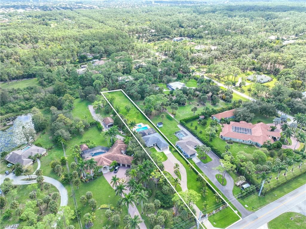 1890 Oakes Blvd, Naples, FL 34119-42