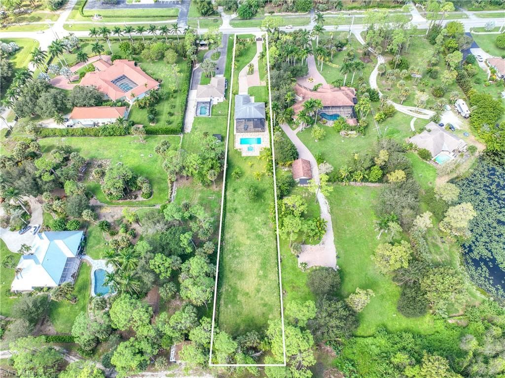 1890 Oakes Blvd, Naples, FL 34119-43