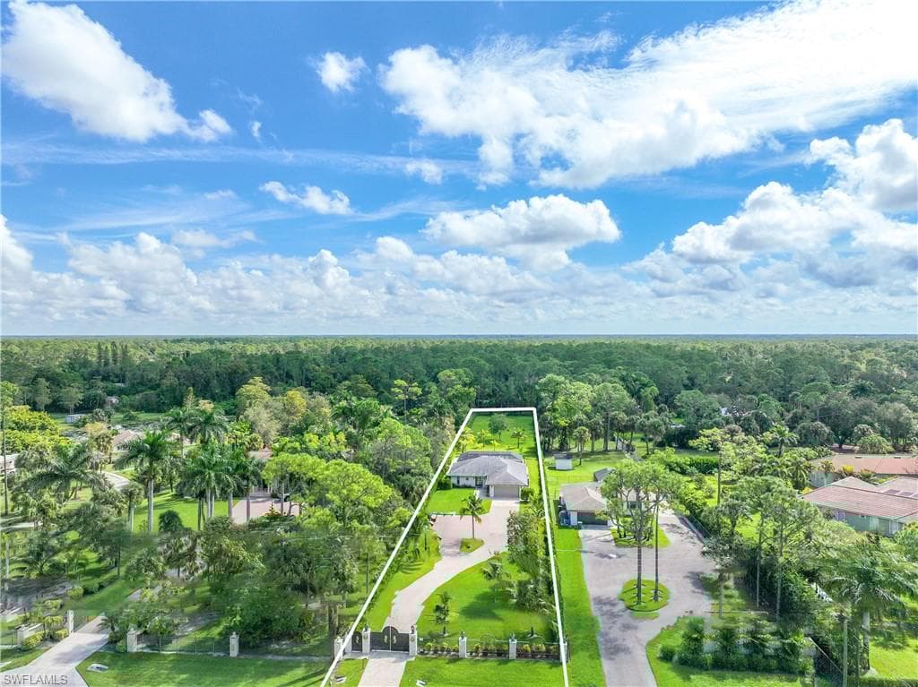 1890 Oakes Blvd, Naples, FL 34119-45