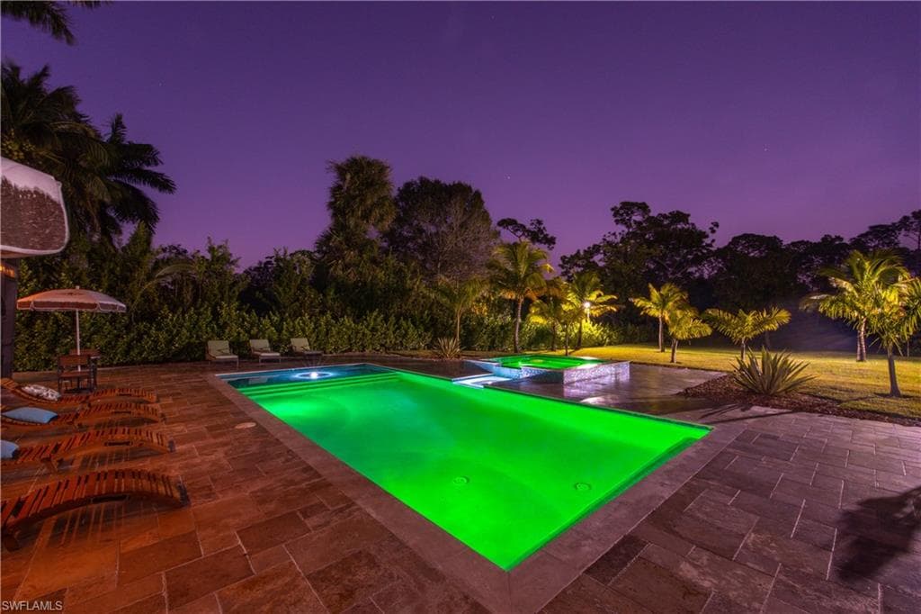 1890 Oakes Blvd, Naples, FL 34119-48