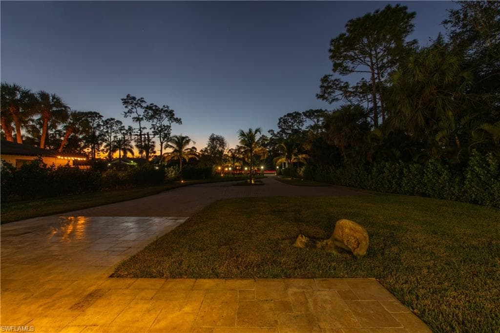 1890 Oakes Blvd, Naples, FL 34119-49