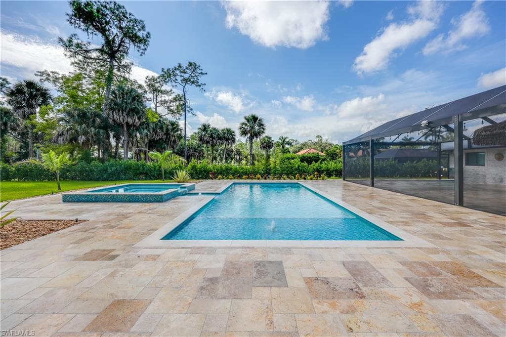 1890 Oakes Blvd, Naples, FL 34119-8