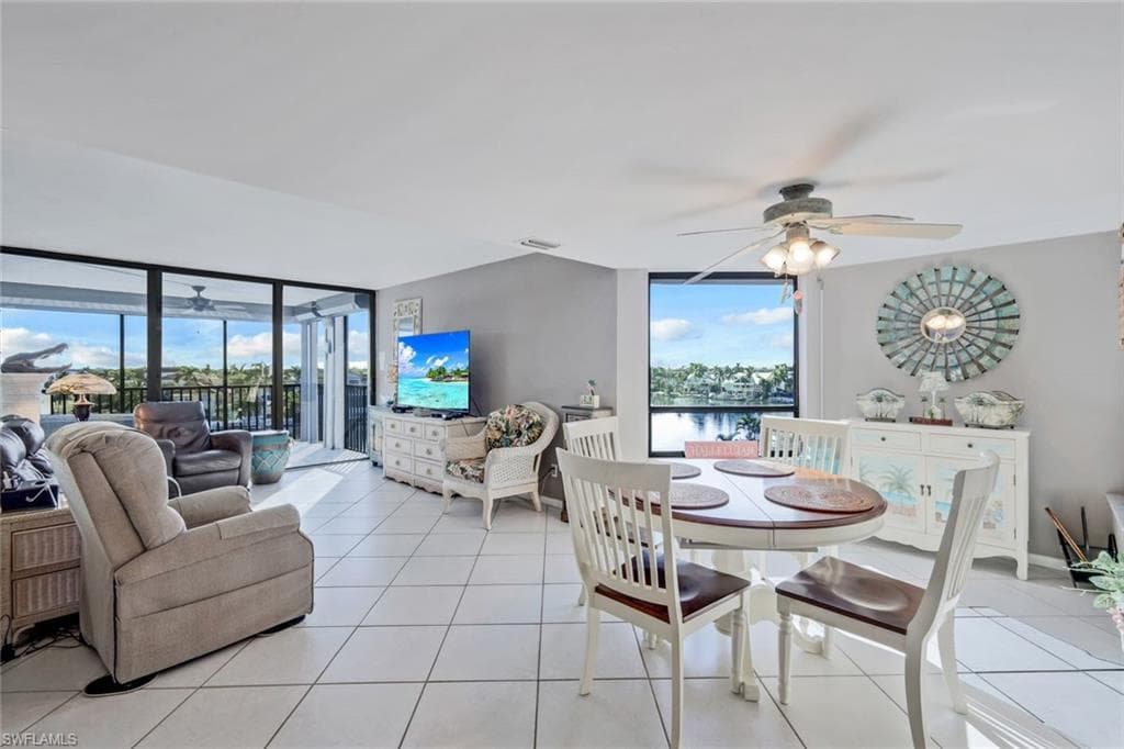 10562 Gulf Shore Dr 402, Naples, FL 34108-8