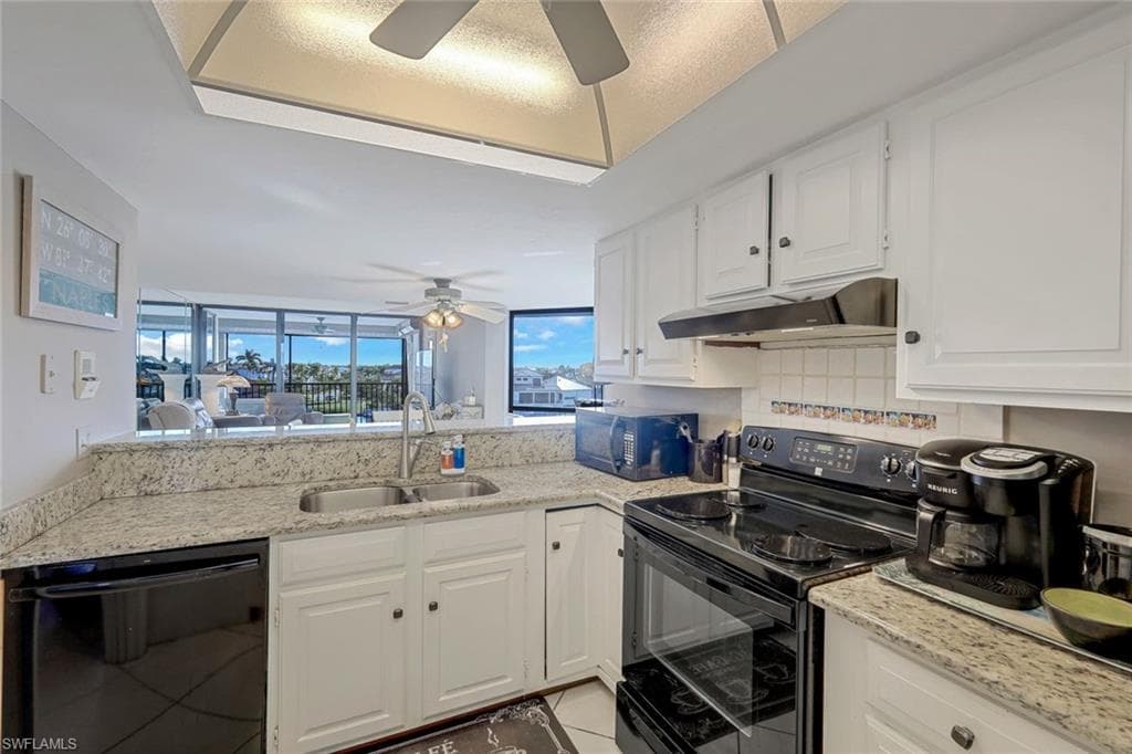 10562 Gulf Shore Dr 402, Naples, FL 34108-12
