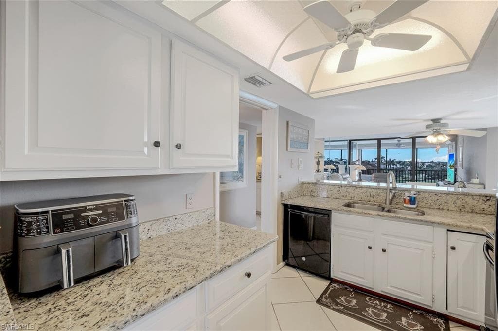 10562 Gulf Shore Dr 402, Naples, FL 34108-13