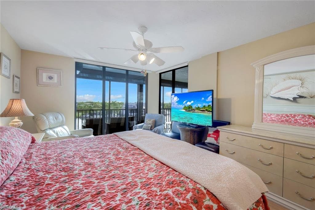 10562 Gulf Shore Dr 402, Naples, FL 34108-14