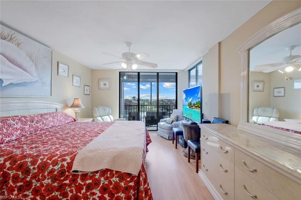 10562 Gulf Shore Dr 402, Naples, FL 34108-15