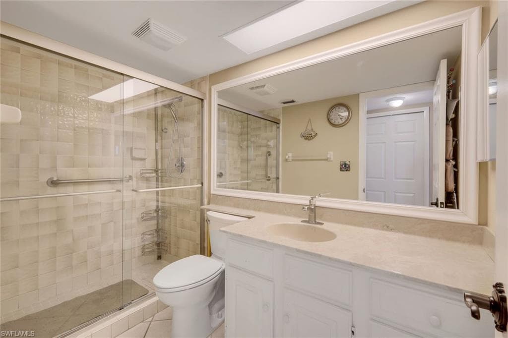 10562 Gulf Shore Dr 402, Naples, FL 34108-16