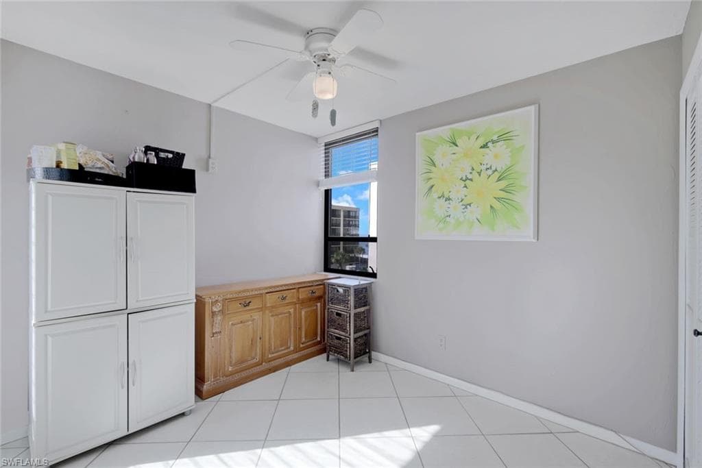 10562 Gulf Shore Dr 402, Naples, FL 34108-19