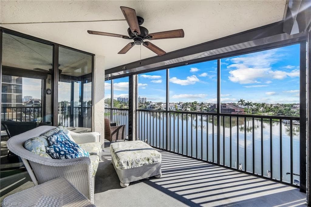 10562 Gulf Shore Dr 402, Naples, FL 34108-20