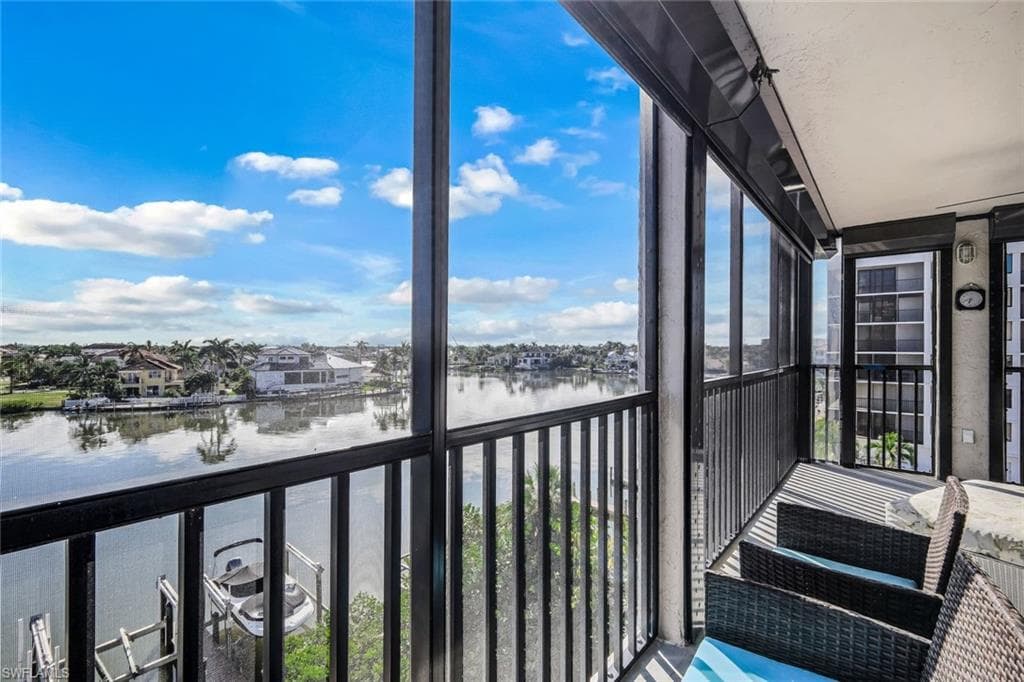 10562 Gulf Shore Dr 402, Naples, FL 34108-21