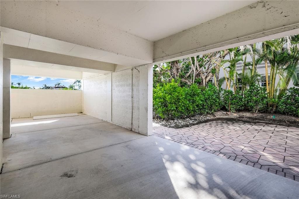 10562 Gulf Shore Dr 402, Naples, FL 34108-23