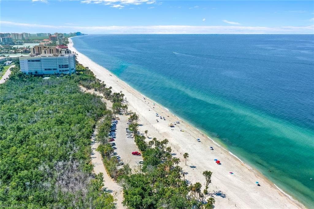 10562 Gulf Shore Dr 402, Naples, FL 34108-25