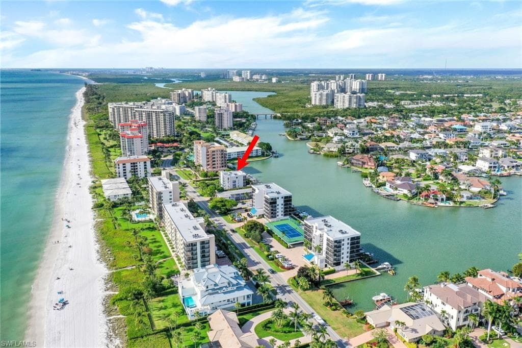 10562 Gulf Shore Dr 402, Naples, FL 34108-1