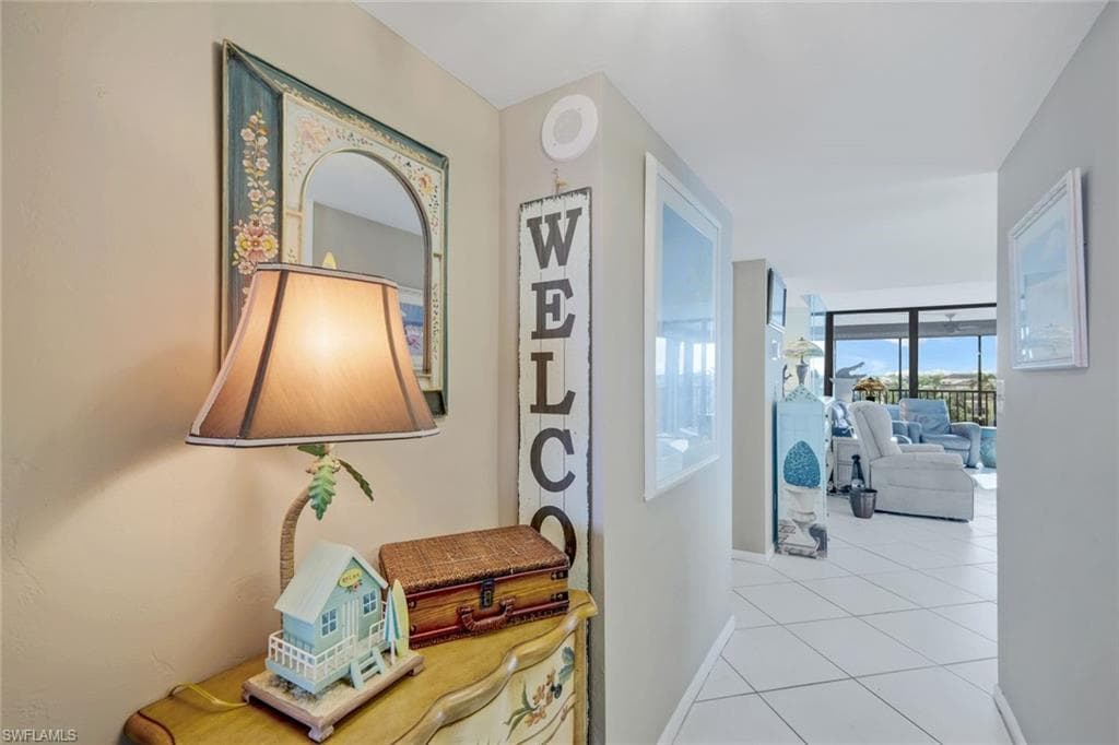 10562 Gulf Shore Dr 402, Naples, FL 34108-3
