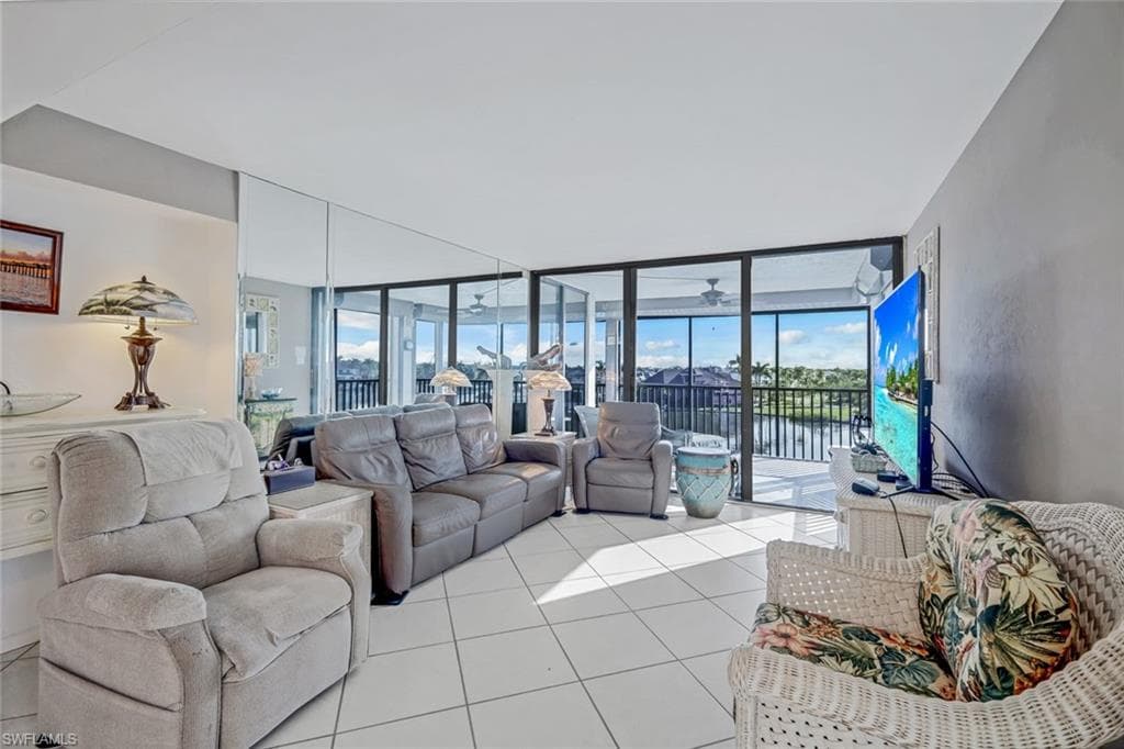 10562 Gulf Shore Dr 402, Naples, FL 34108-6