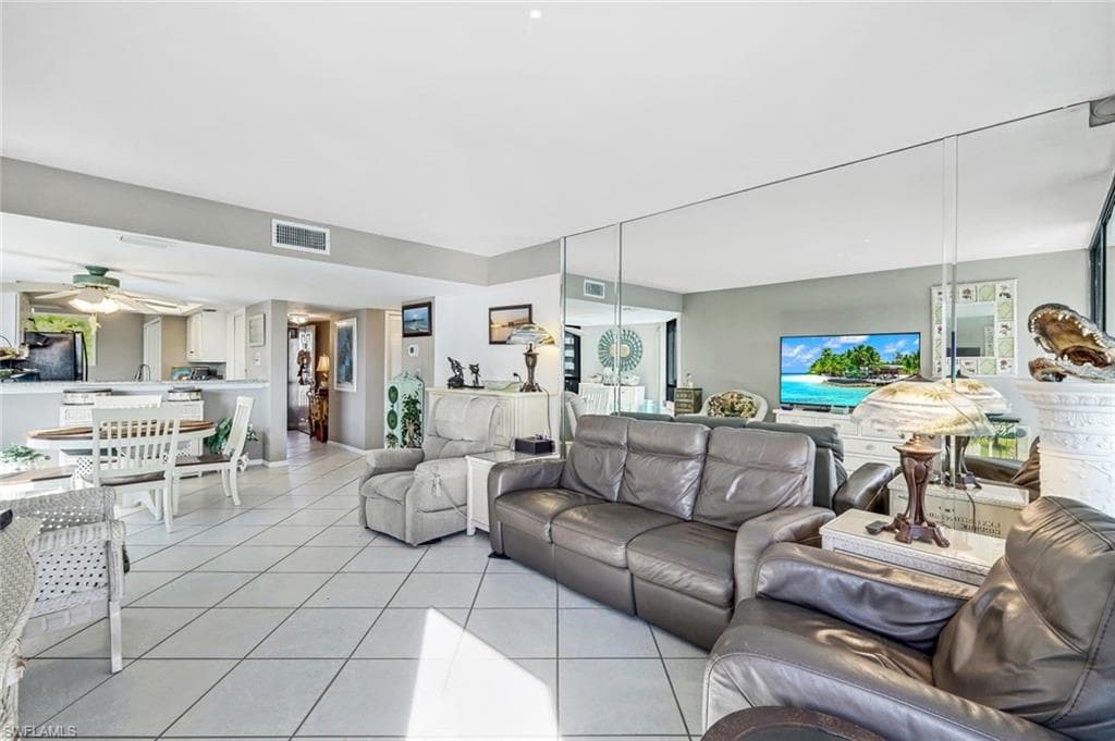 10562 Gulf Shore Dr 402, Naples, FL 34108-7