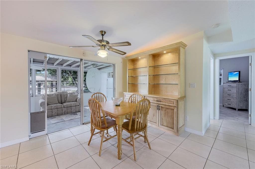 2160 Harbor Ln, Naples, FL 34104-9