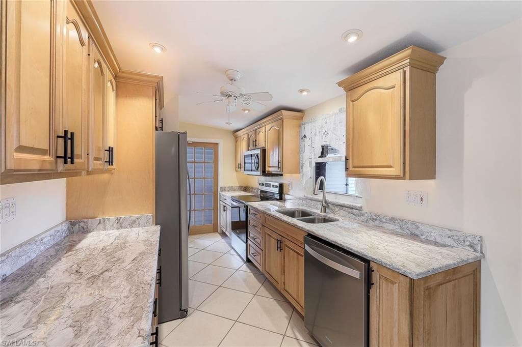 2160 Harbor Ln, Naples, FL 34104-10