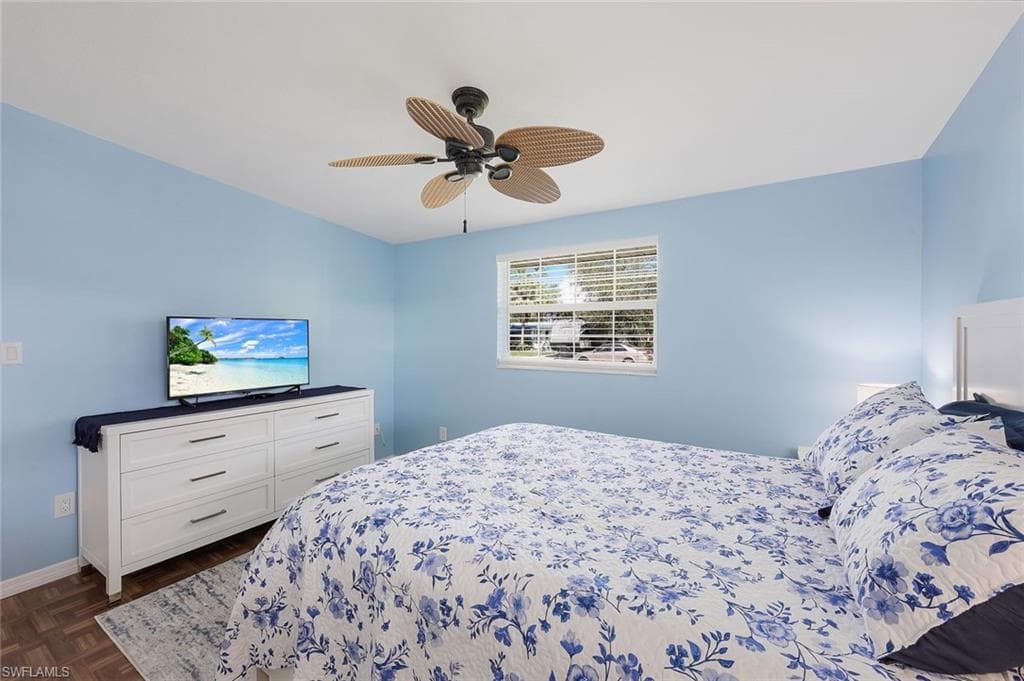 2160 Harbor Ln, Naples, FL 34104-12