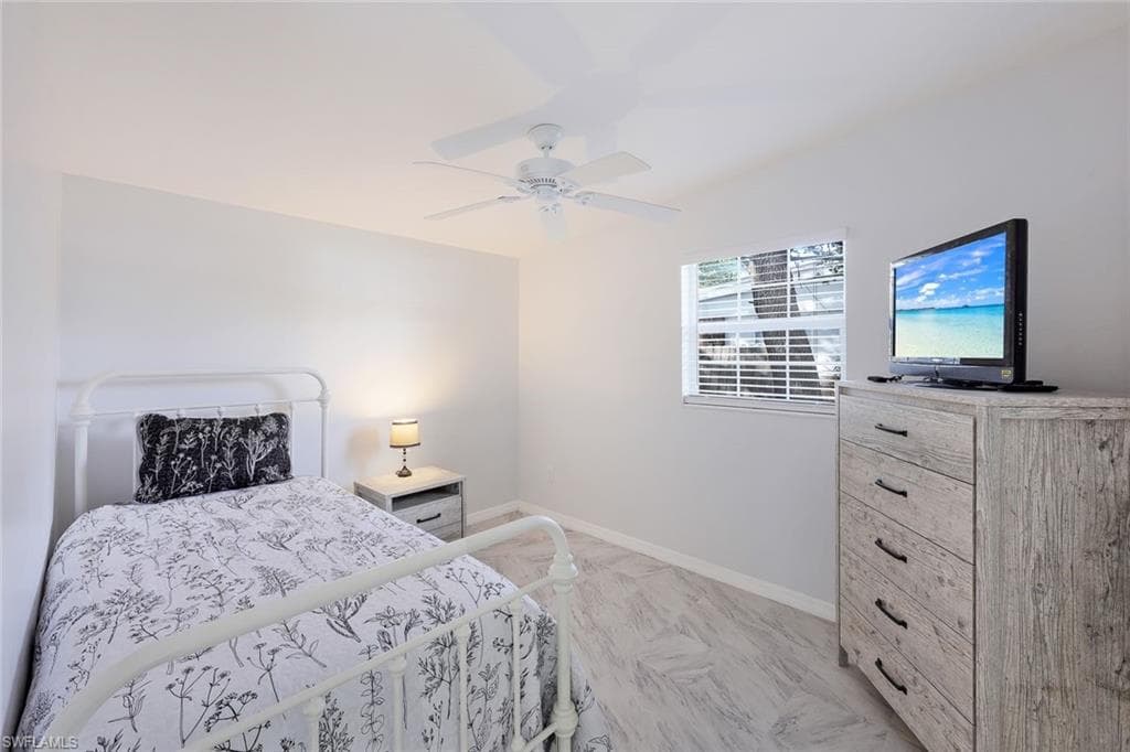 2160 Harbor Ln, Naples, FL 34104-14