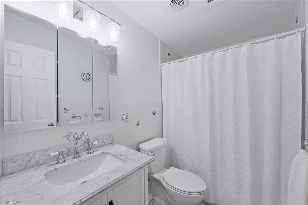 2160 Harbor Ln, Naples, FL 34104-16