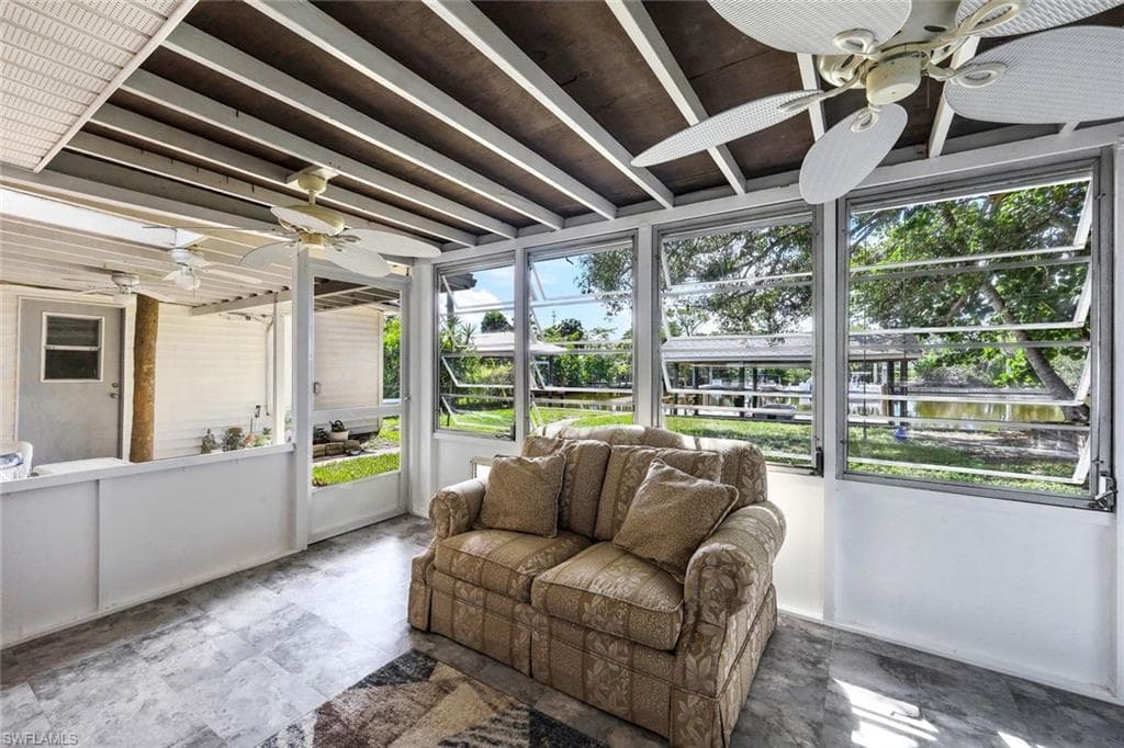 2160 Harbor Ln, Naples, FL 34104-17