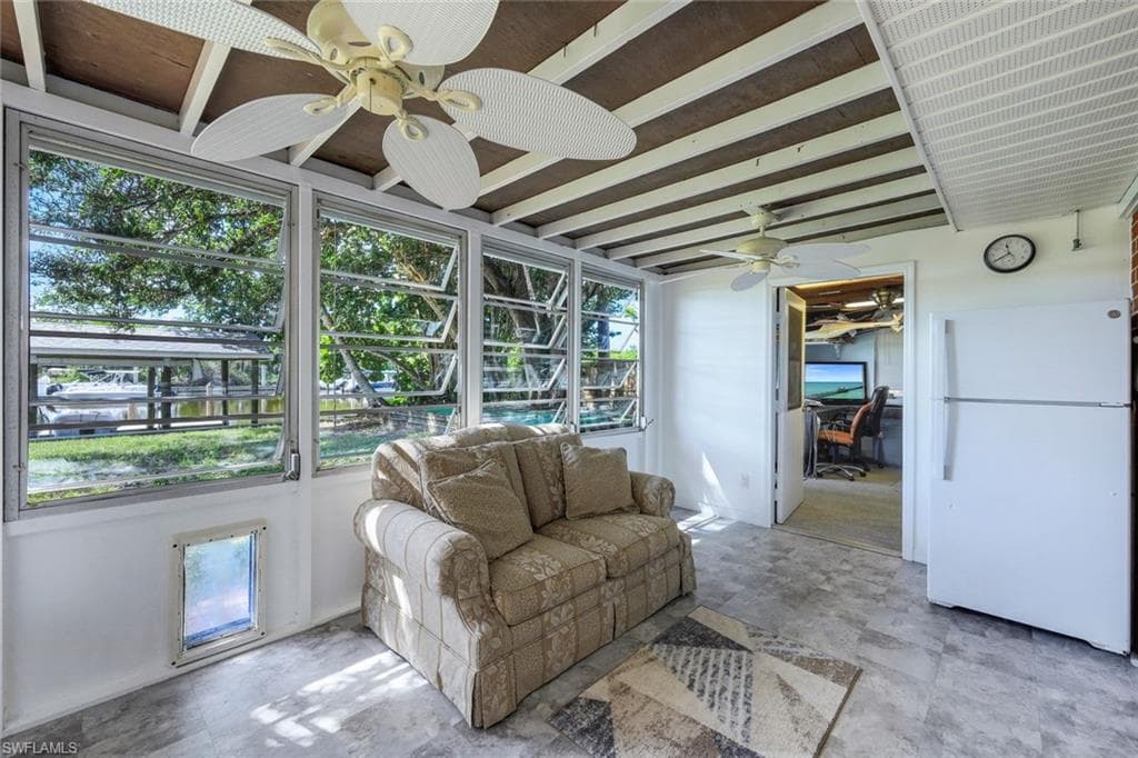 2160 Harbor Ln, Naples, FL 34104-18