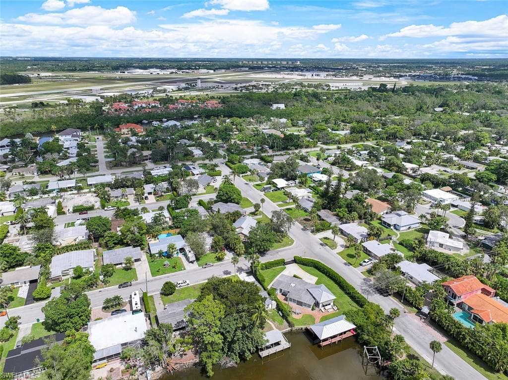 2160 Harbor Ln, Naples, FL 34104-33