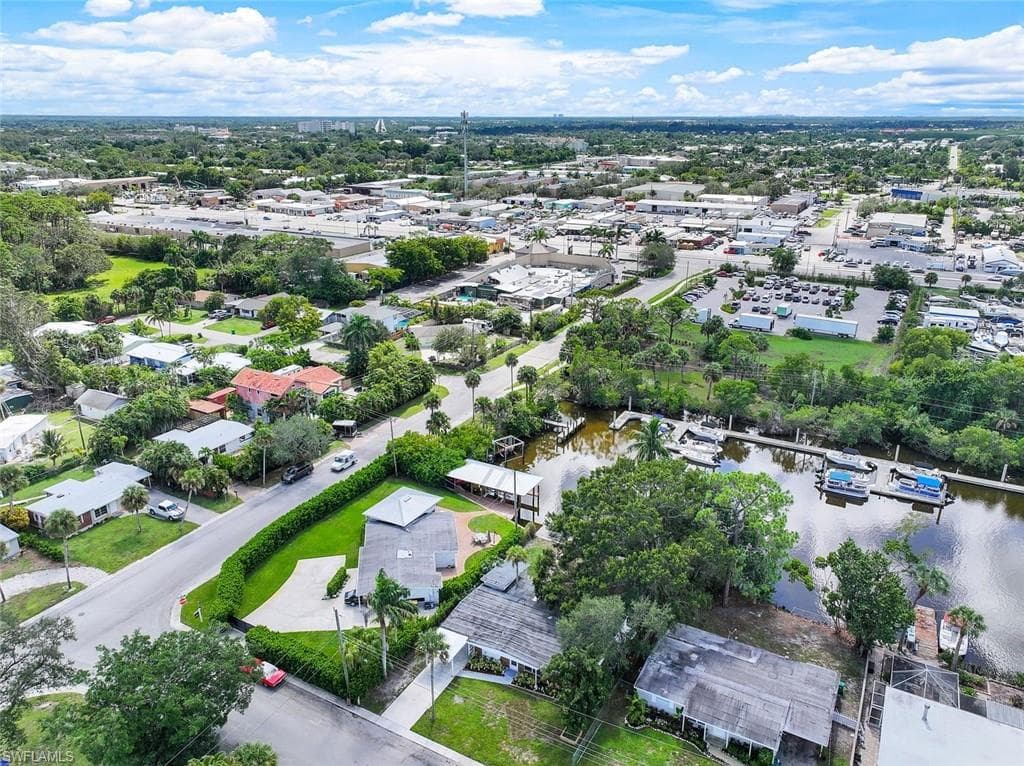 2160 Harbor Ln, Naples, FL 34104-35