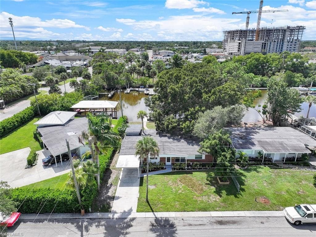 2160 Harbor Ln, Naples, FL 34104-36