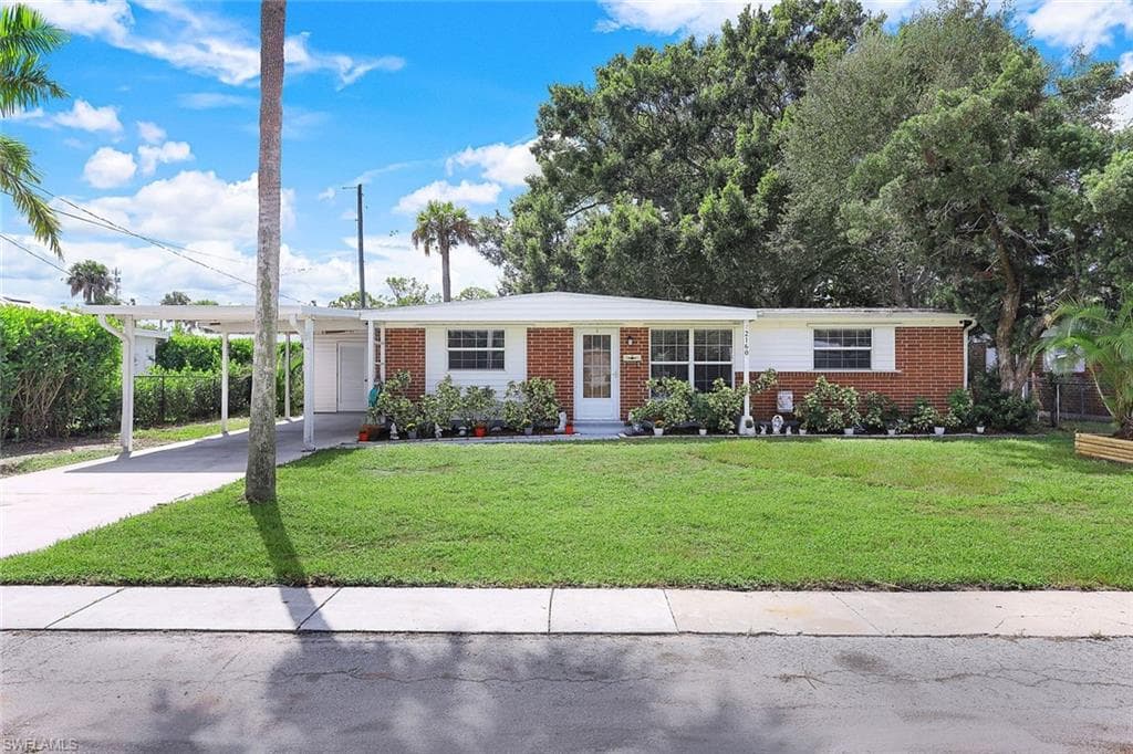 2160 Harbor Ln, Naples, FL 34104-37